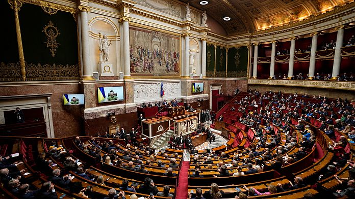 Francia, il Parlamento diviso su Ucraina e difesa europea