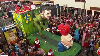 Float ukrajinskog predsjednika Volodymyr Zelenskyy i ruskog predsjednika Vladimira Putina