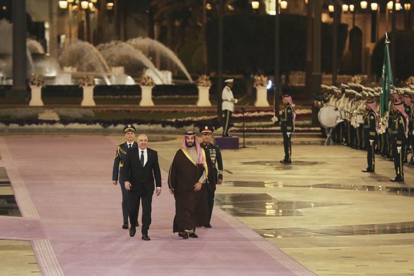 استقبال ولي العهد السعودي للرئيس اللبناني في قصر اليمامة