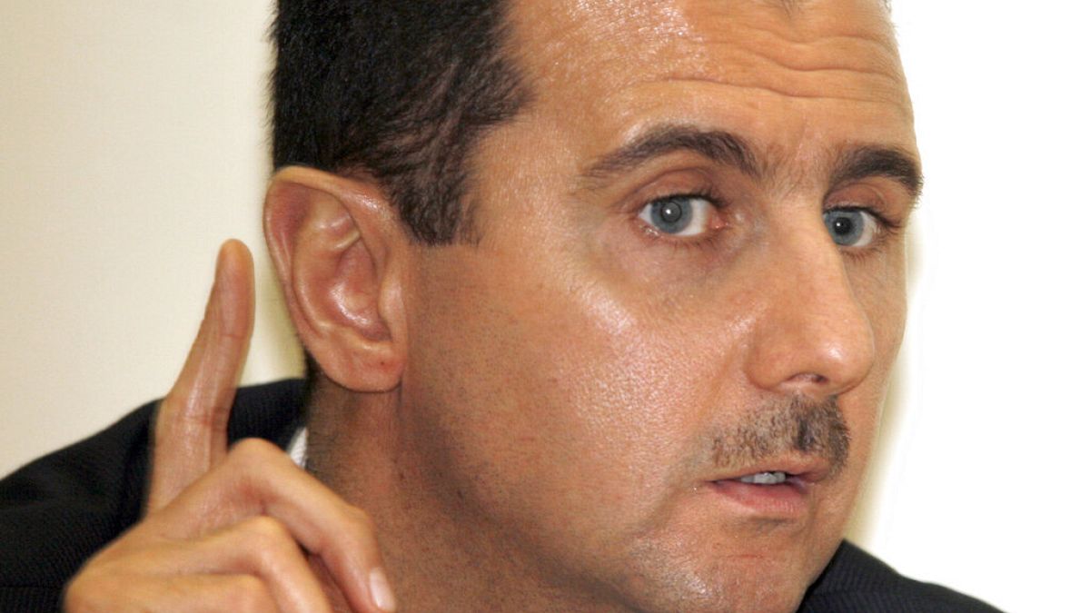 إلهام شاهين تدافع عن الأسد: "لا أعتبره مجرمًا والله أعلم بالحقيقة"
