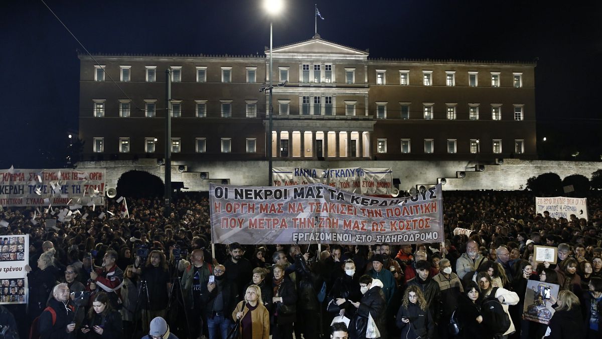 Πλήθος κόσμου στα νέα συλλαλητήρια σε πολλές πόλεις για την τραγωδία στα Τέμπη