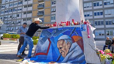 Drawing for Pope Francis in front of the Gemelli polyclinic in Rome Drawing for Pope Francis in front of the Gemelli polyclinic in Rome