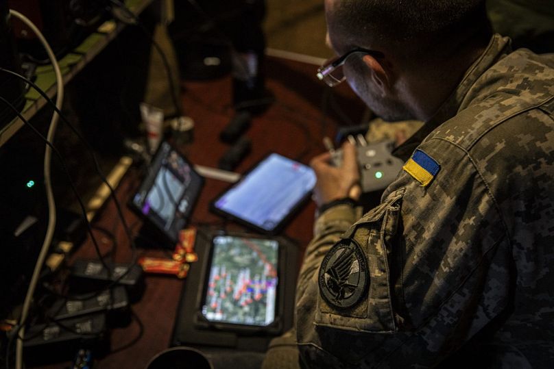 Ukrán katonai hírszerző tiszt a frontvonalban