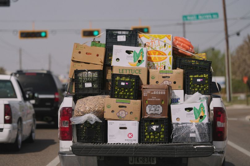 Meksika ve Kanada'dan gelen rnlerle dolu bir kamyon Pharr'dan geiyor, Texas, 4 Mart 2025.