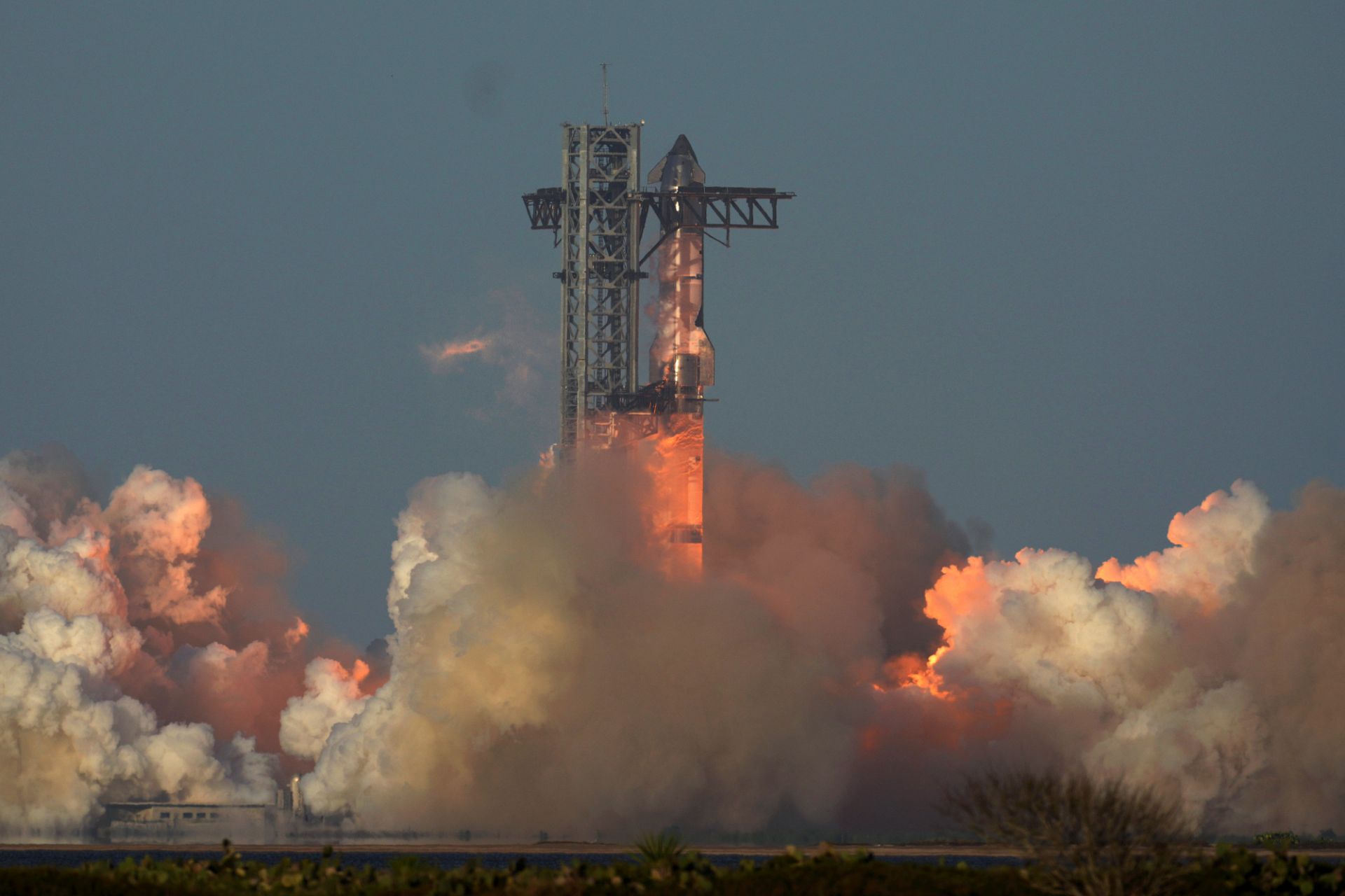 Une nouvelle fusée Starship explose en plein vol au-dessus de la ...