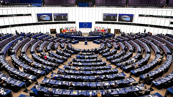 Dall'Ucraina ai migranti: quattro dibattiti del Parlamento europeo da seguire questa settimana