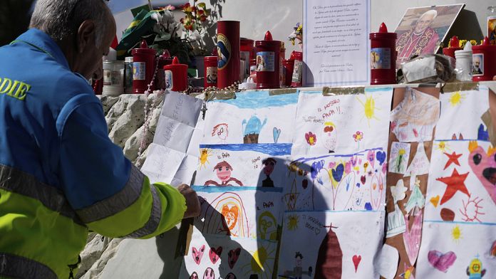 Papa Francesco, le condizioni del Pontefice restano "stabili in un quadro complesso"