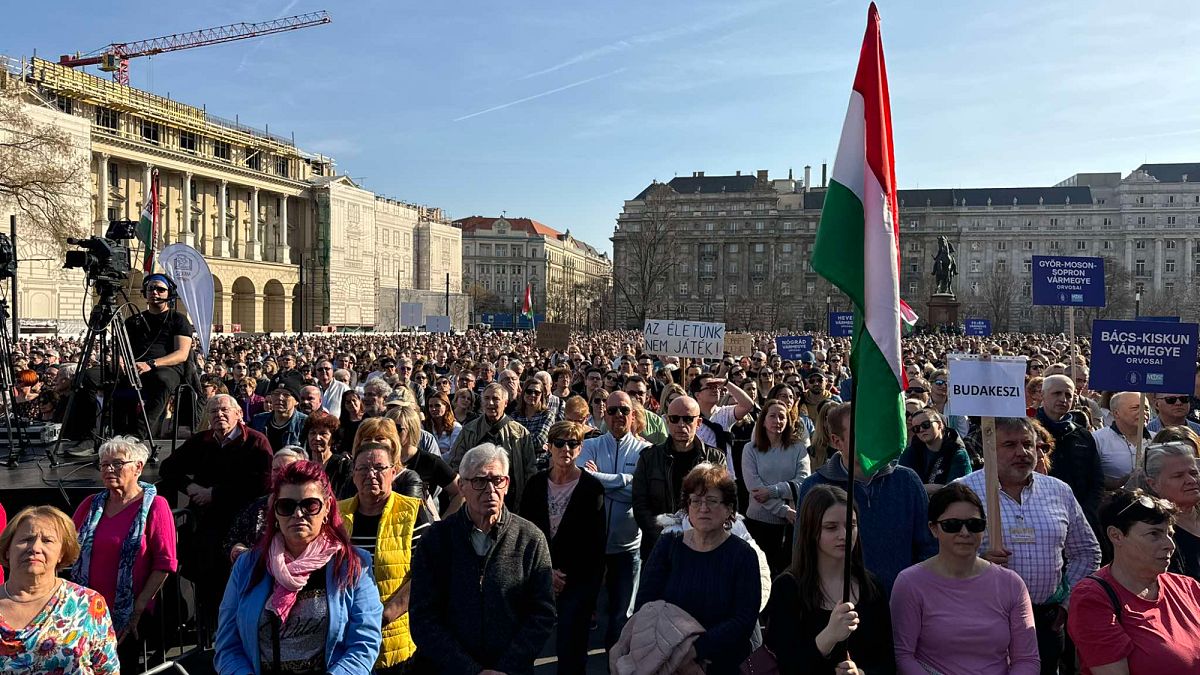 ,,A spórolás életekbe kerül" - ezreket vitt utcára a Magyar Orvosi Kamara
