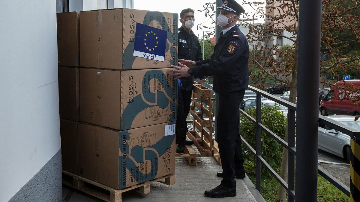 Exclusif : 11 ministres européens de la santé demandent un accès aux fonds de défense pour des médicaments essentiels