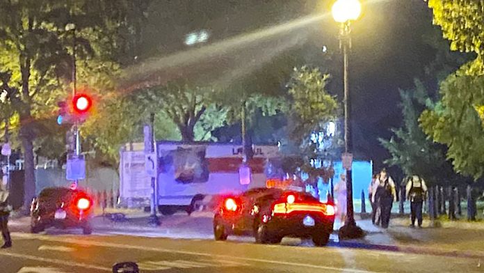 Armed man shot near White House by US Secret Service agents An armed man, believed to have come from Indiana, was shot by U.S. Secret Service agents near the White House after a confrontation early on Sunday.