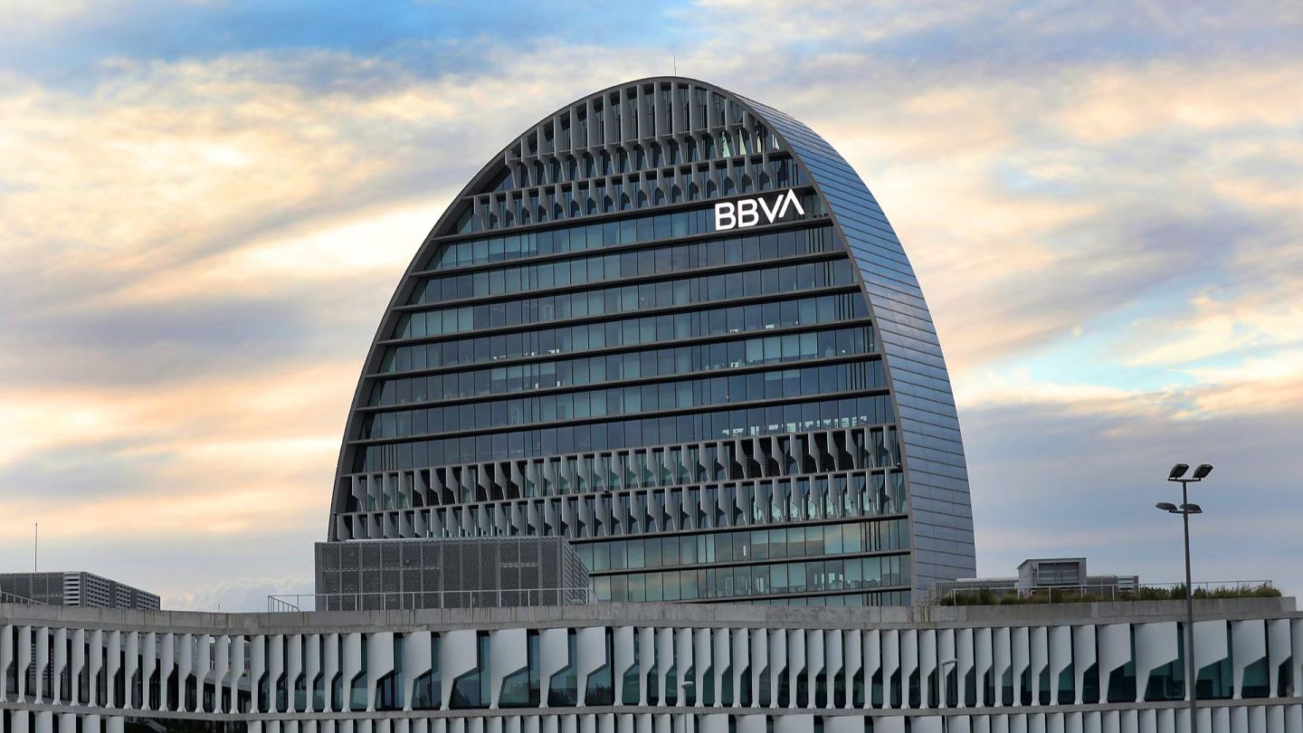 El banco español BBVA empezará a ofrecer operaciones con bitcoin y ethereum  | Euronews