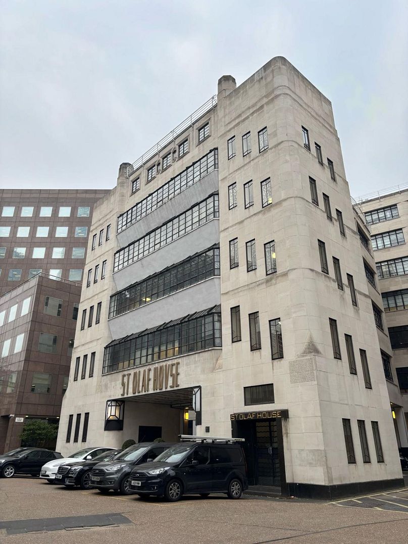 Budynek St Olaf's House naprzeciwko stacji London Bridge.