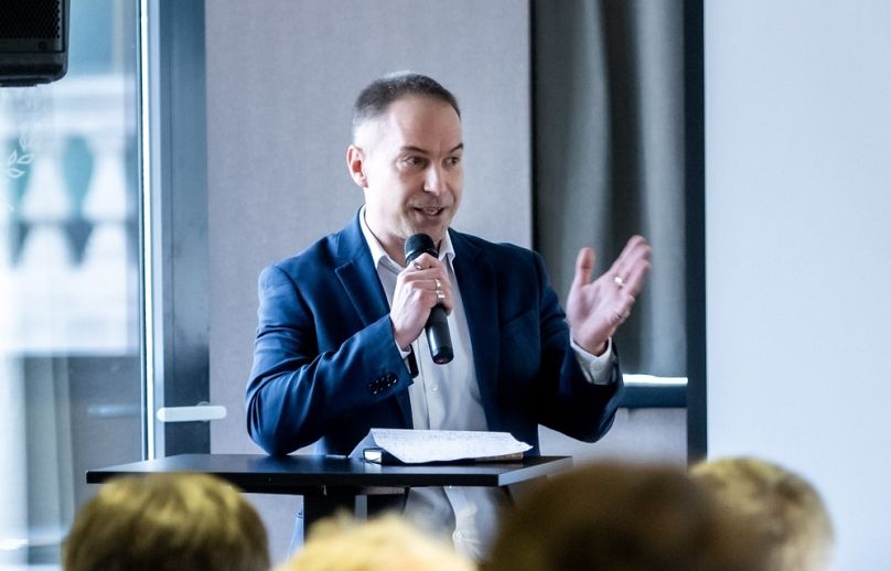 Krekó Péter igazgató