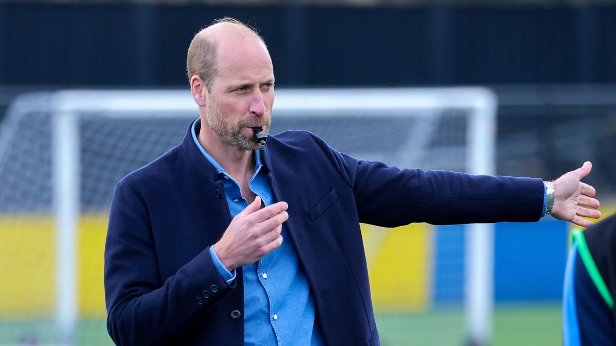 Héritier du trône, arbitre sur le terrain : la journée de William dans un stade de football