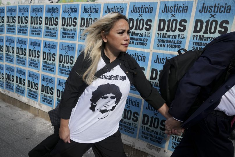 Veronica Ojeda, l'ex-compagne de la star du football Diego Maradona, arrive au tribunal le 11 mars