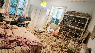 Una casa dañada tras un terremoto al norte de Nápoles, Italia, el jueves 13 de marzo de 2025.