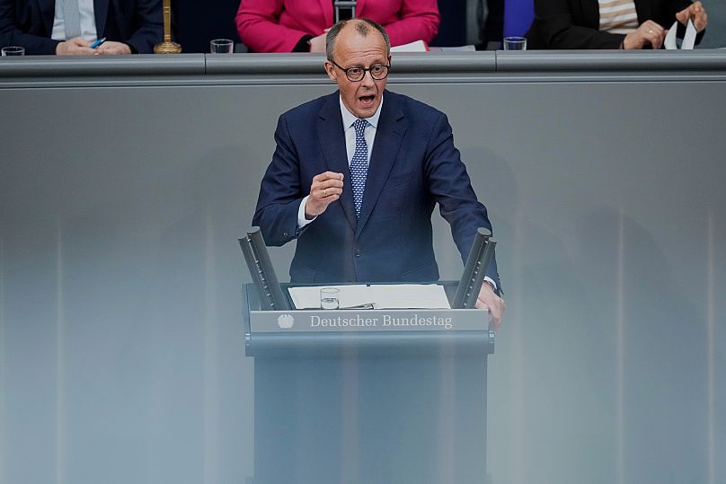 Friedrich Merz przemawia w Bundestagu.