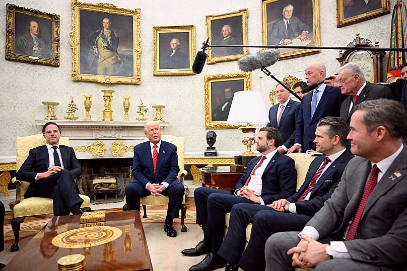 Le président américain Donald Trump reçoit le secrétaire général de l'OTAN Mark Rutte, à la Maison Blanche, à Washington, le jeudi 13 mars 2025.