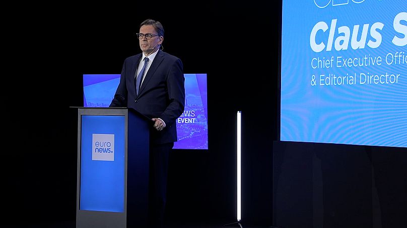 Claus Strunz przemawia ze sceny, 13.03.2025, Warszawa