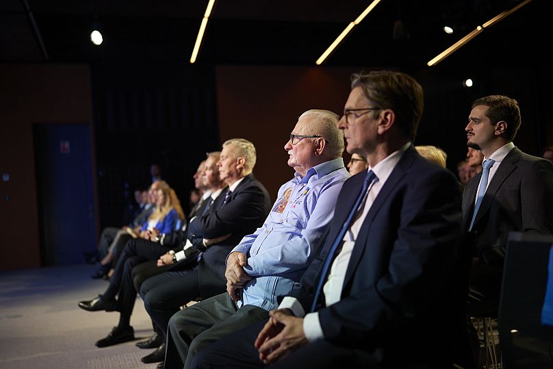 Od lewej: redaktor naczelny Claus Strunz i były prezydent Lech Wałęsa, 13.03.2025 Warszawa