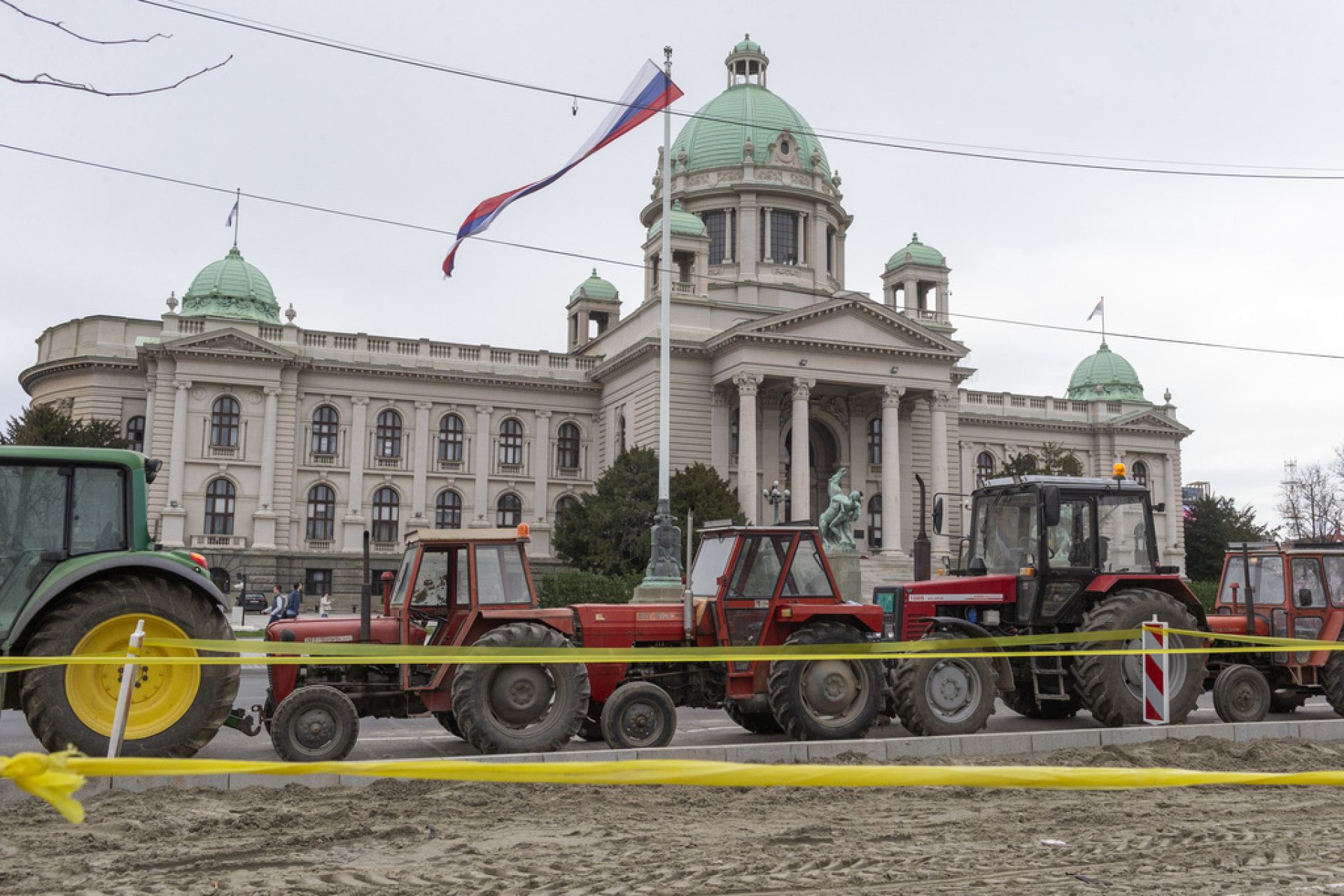 Thousands of Serbian anti government protesters converge on Belgrade ...