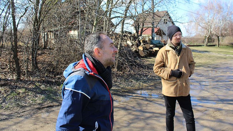 Local residents Tibor Horányi, left, and Róbert Dudás, right, say MOL should do more for Gárdony after the incident.