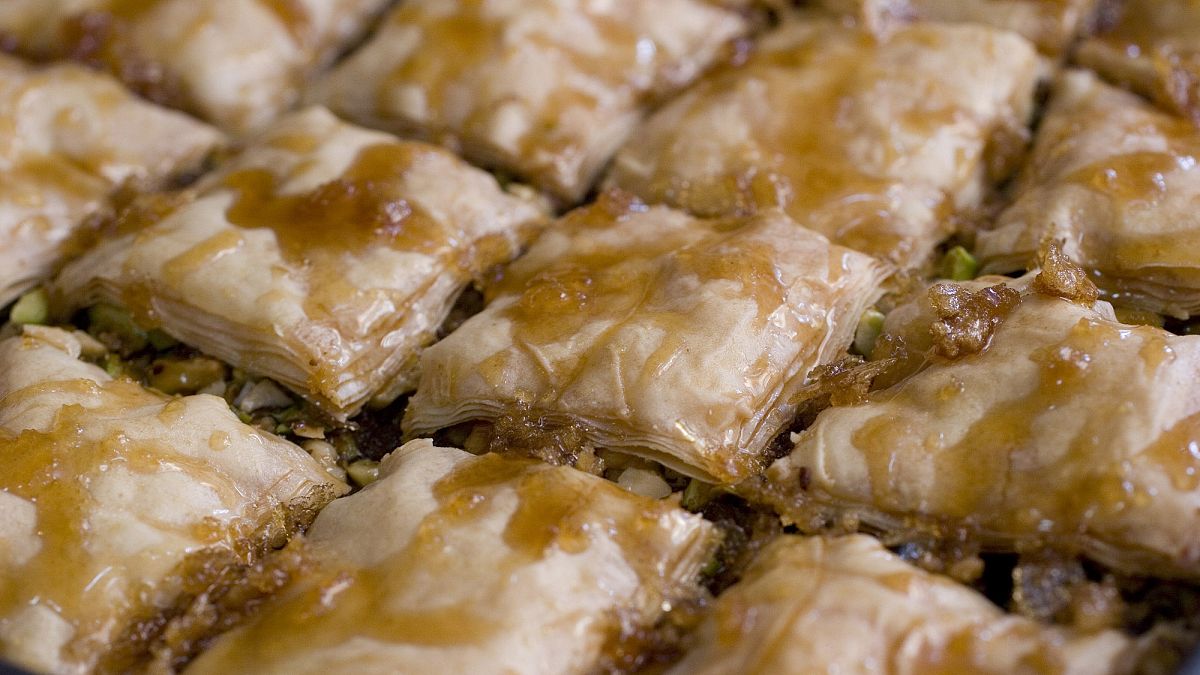 سيدة الموائد في رمضان.. هكذا تُصنع بقلاوة غازي عنتاب الشهيرة