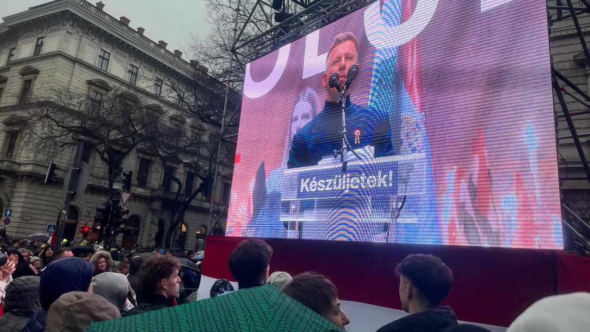 Magyar Péter: "aki a saját hazáját becsapja, a történelem szemétdombján van a helye"