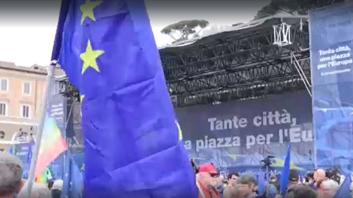 Decine di migliaia in Piazza del Popolo a Roma a favore dell'Europa