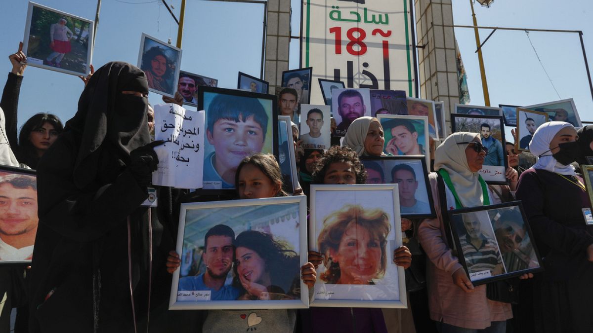 من درعا "مهد الثورة السورية".. أهالي المفقودين يطالبون بالكشف عن مصير ذويهم وتحقيق العدالة