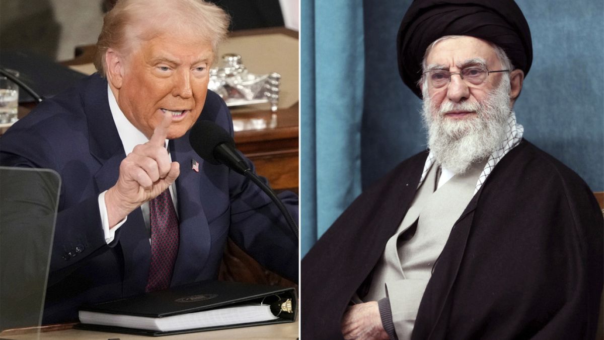 من الرسائل المتبادلة إلى المحادثات غير المباشرة: إيران وأمريكا تتفاوضان في عُمان