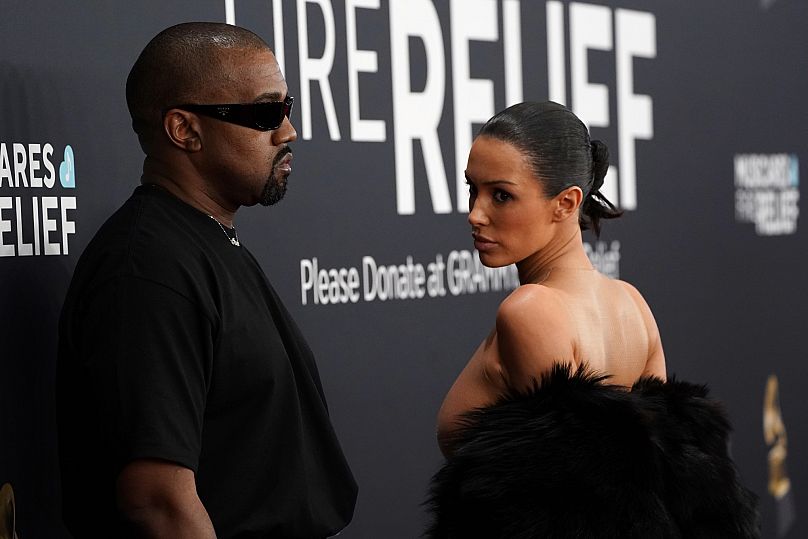 Kanye West e Bianca Censori na última edição dos Grammy Awards