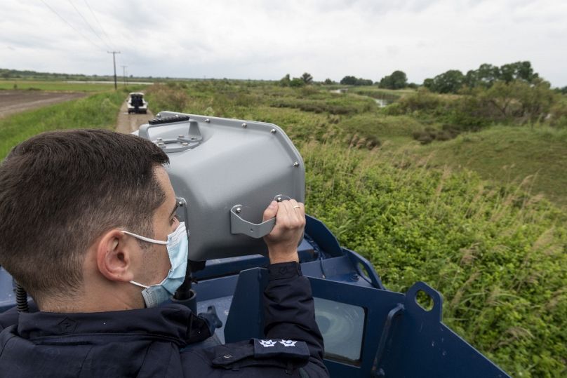 A görög rendőrség járművére telepített LRAD a görög-török határon, 2021 májusában
