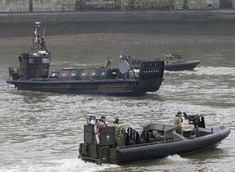 LRAD a brit haditengerészet gyakorlatán a Temzén, 2012 májusában