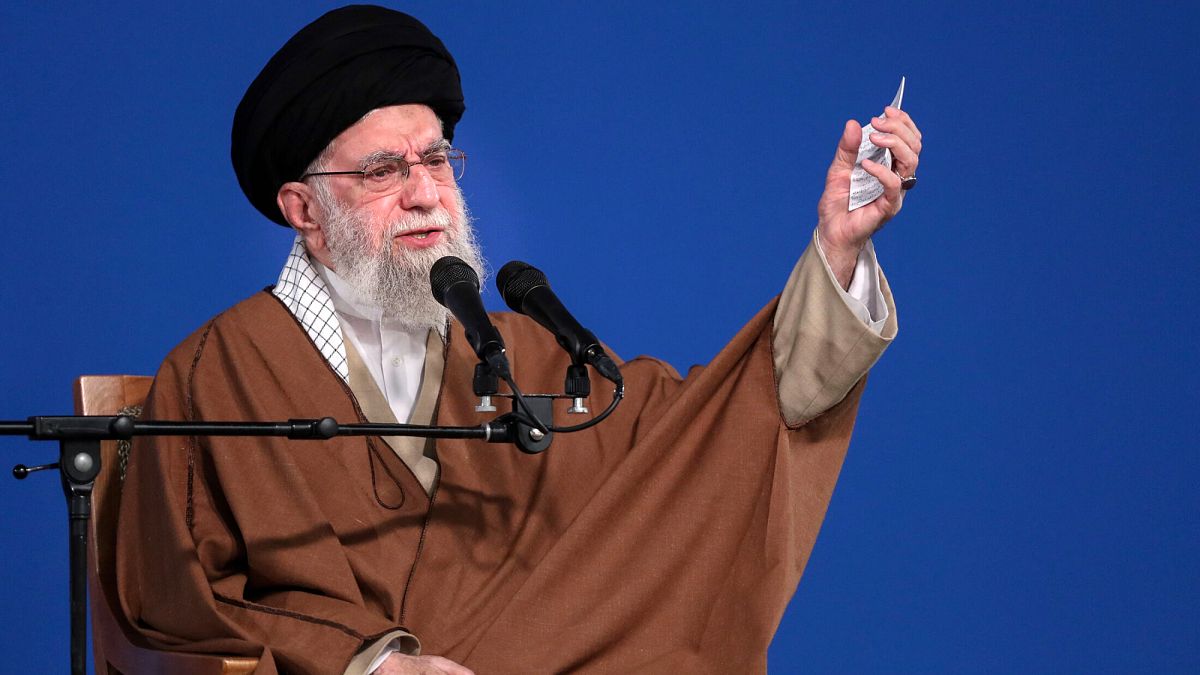 خامنئي يرد على ترامب: التهديدات الأمريكية ضد إيران لن تجدي ولن تحقق أي نتائج