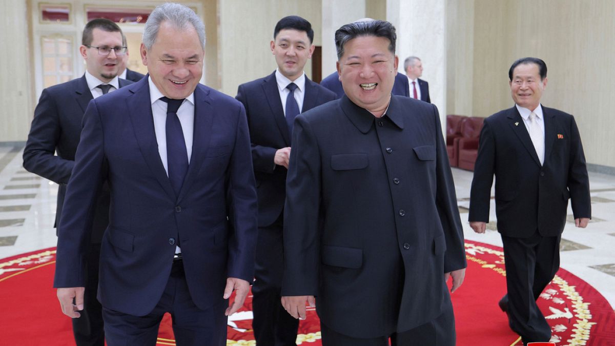 Sergueï Choïgou reçu par Kim Jong Un à Pyongyang