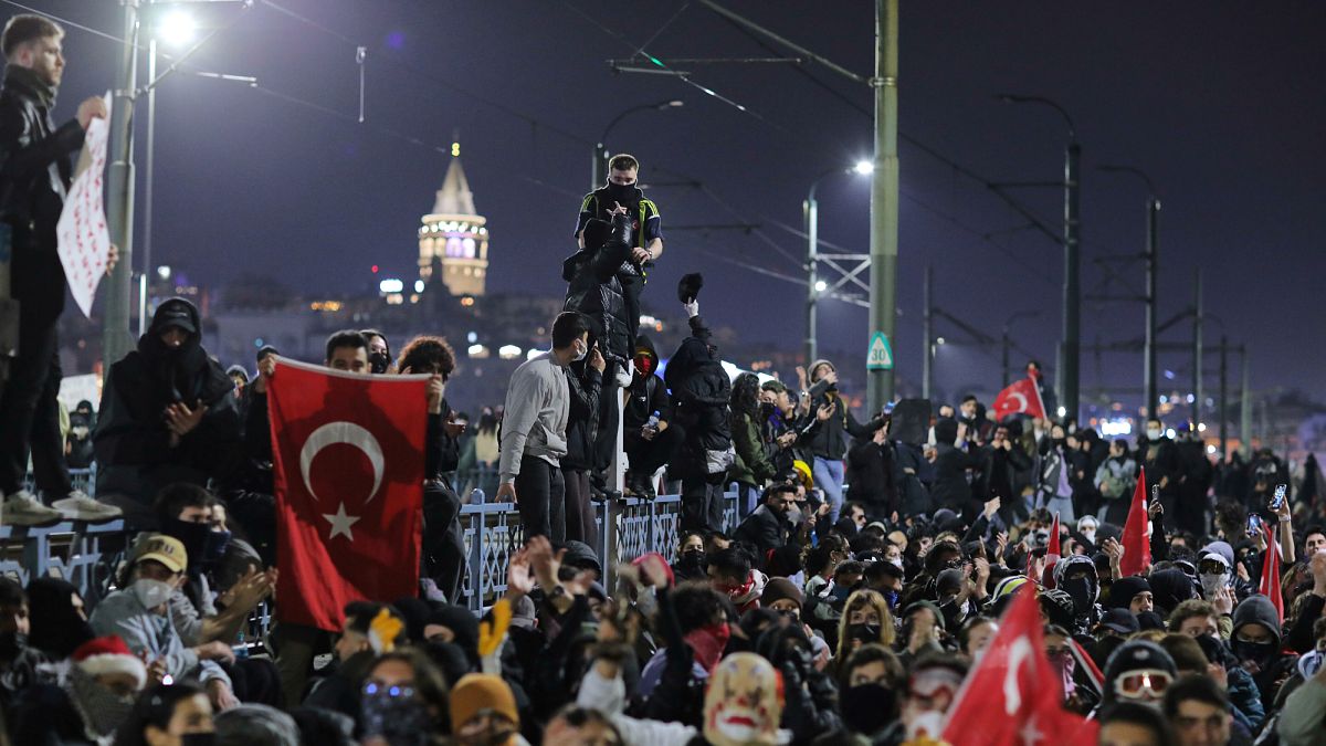 Turkey detains journalists amid protests over jailing of Erdoğan rival