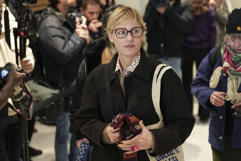 Judith Godrèche przybywa na proces przeciwko reżyserowi Christophe'owi Ruggia
