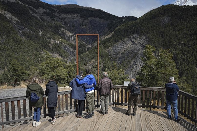 Rodziny ofiar na miejscu katastrofy, 24.03.2025