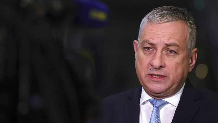 L'Ue firma accordi in Asia centrale per trasporti, risorse e sviluppo nella visita del commissario Síkela