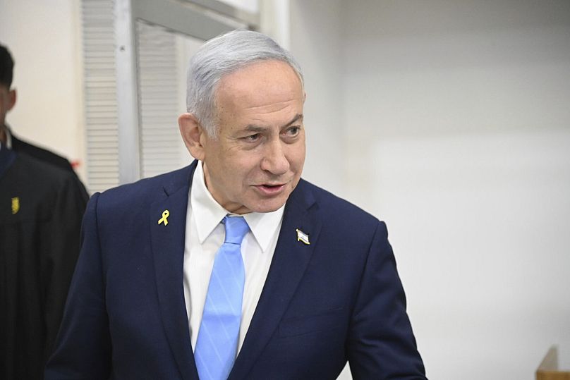 Premier Izraela Benjamin Netanjahu uczestniczy w procesie dotyczącym zarzutów korupcyjnych w sądzie okręgowym w Tel Awiwie, Izrael, 2025.