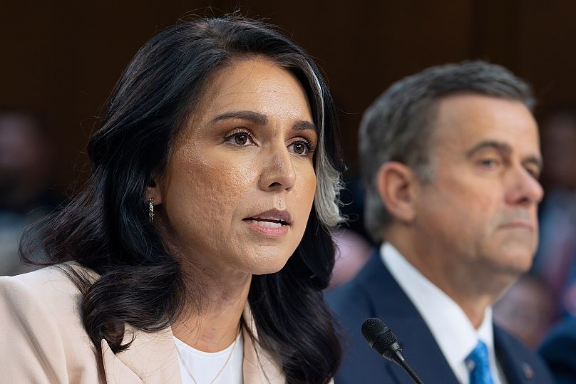 Dyrektor Wywiadu Narodowego Tulsi Gabbard i dyrektor CIA John Ratcliffe, odpowiadają na pytania podczas przesłuchania Senackiej Komisji Wywiadu, marzec, 2025r.