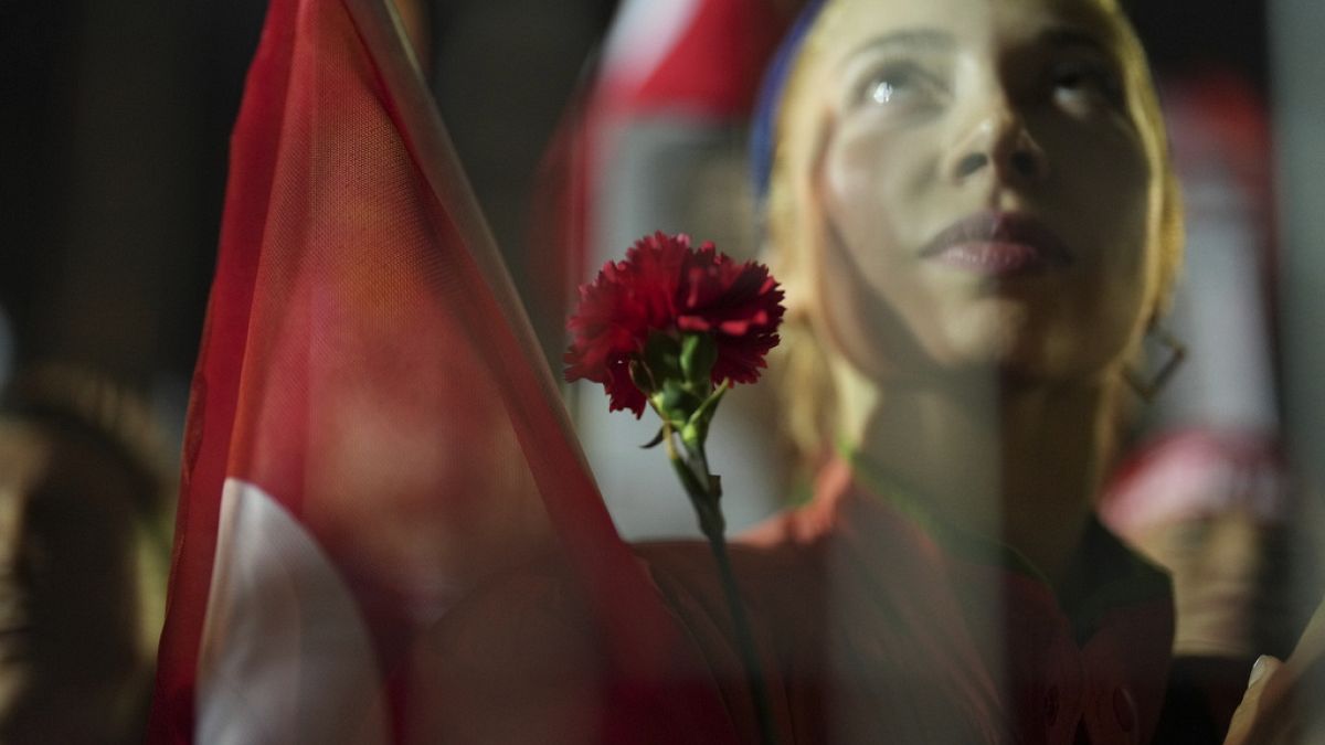 السلطات التركية تعتقل ملكة جمال سابقة بسبب "إهانتها لأردوغان"
