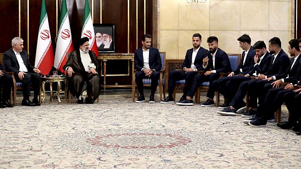 دیدار بازیکنان تیم ملی با ابراهیم رئيسی، در اوج اعتراضات زن، زندگی آزادی 