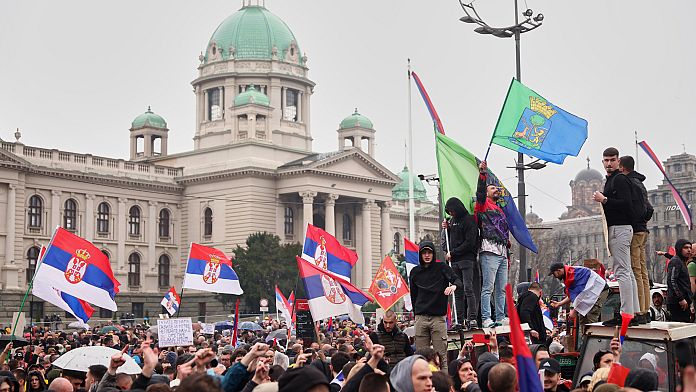 Tensioni tra Ue e Serbia dopo il presunto uso di armi soniche a Belgrado