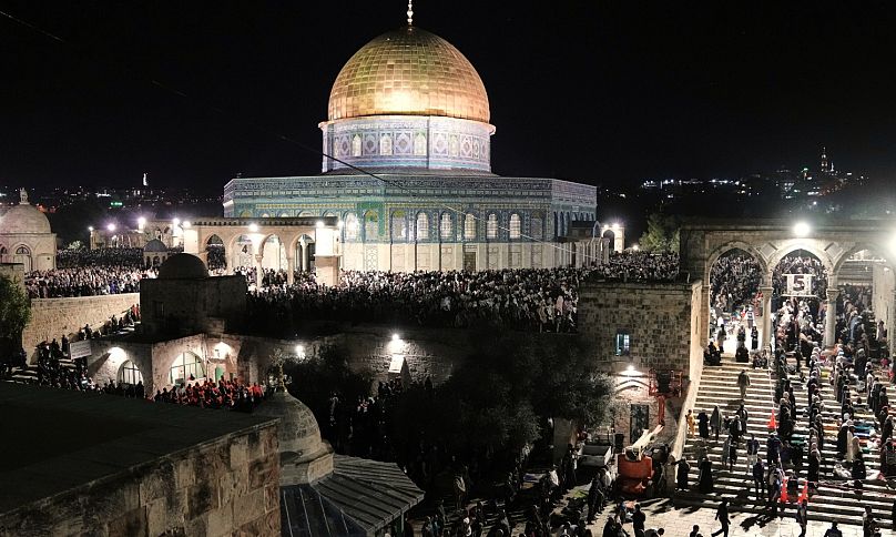 180 ألف فلسطيني يُحيون ليلة القدر في المسجد الأقصى