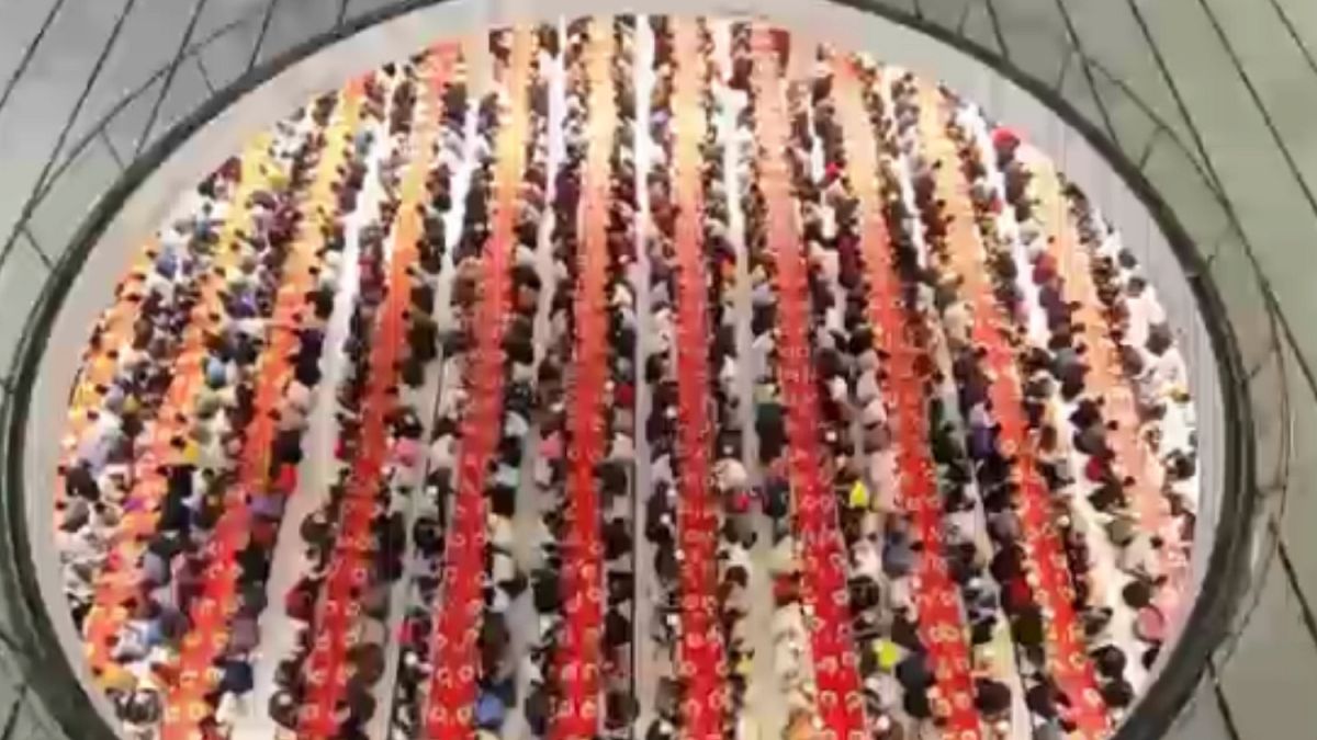 دكا تتنفس فرحة العيد.. استعدادات واسعة وحركة تسوق نشطة مع اقتراب عيد الفطر