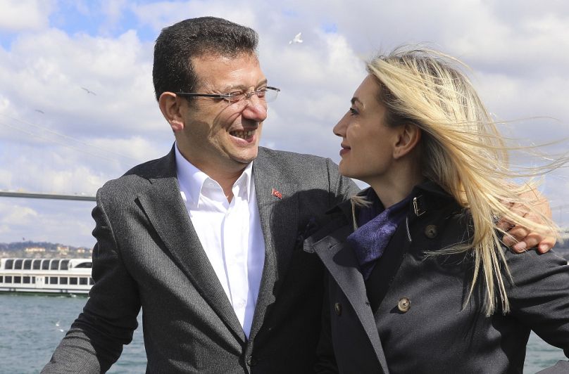 Ekrem és Dilek İmamoğlu az első polgármesteri cím elnyerése után, 2019-ben