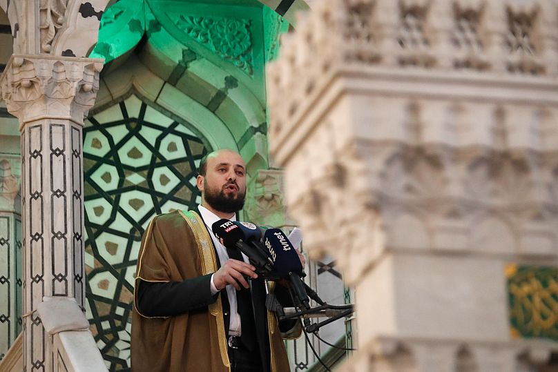 محمد البشير رئيس الحكومة الانتقالية، يخطب داخل المسجد الأموي في دمشق، سوريا، الجمعة 13 ديسمبر/كانون الأول 2024
