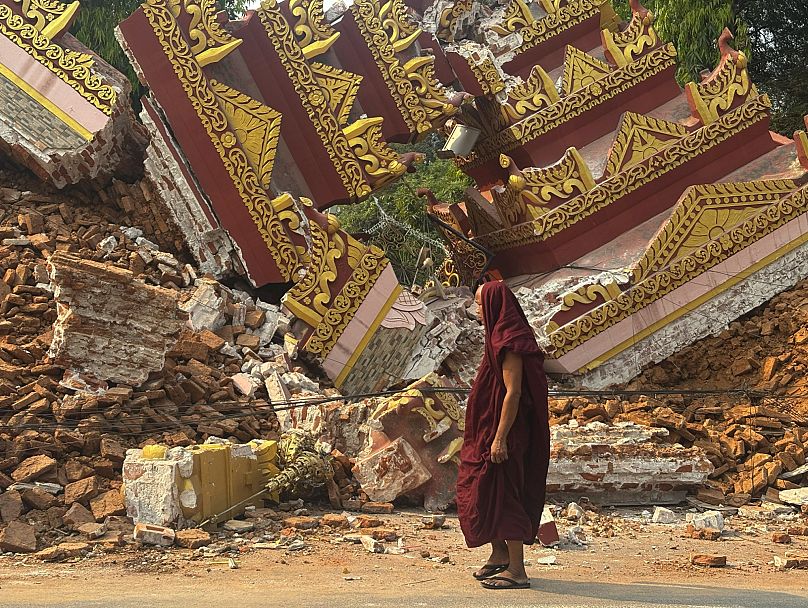 Une pagode effondrée à Mandalay, dans le centre de la Birmanie, dimanche 30 mars 2025.